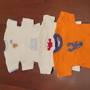 Bundle of 4 T-shirts with animal applique